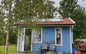 Gäststuga i vacker natur, bastu, bubbelpool sommartid och gratis parkering nära Ulricehamn och Lassalyckan, guesthouse with nice view with sauna&free parking close to Dalsjöfors&fishing